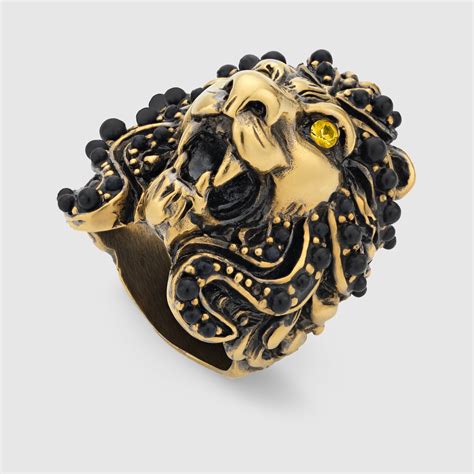 bague tête de lion ornée de cristaux 